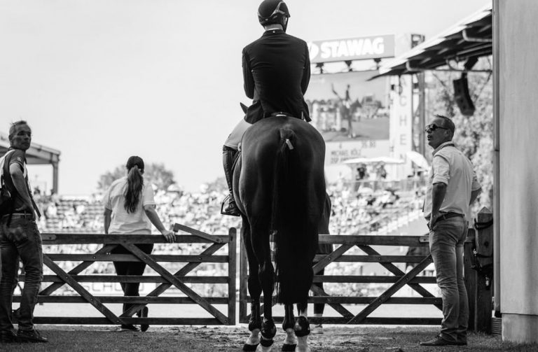 Mehr über den Artikel erfahren COVID-19