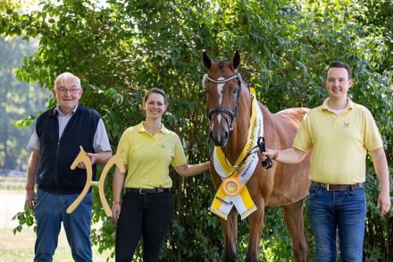 Mehr über den Artikel erfahren Hermann Nehus stellt Siegerstute